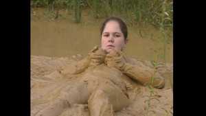 boobs-deep-mud-adventures_21.jpg