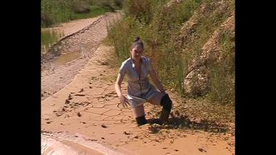 her-first-time-naked-in-the-mud_3.jpg