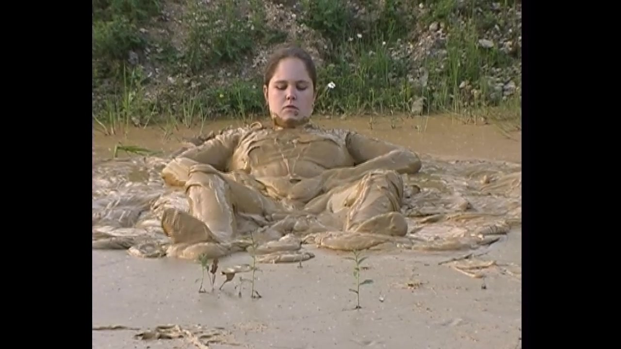 red-hot-in-the-mud_main.jpg